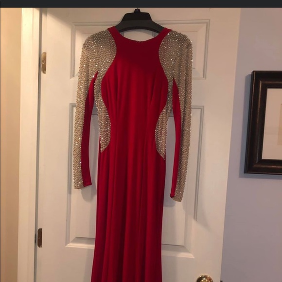 Beautiful beaded formal red dress - Picture 4 of 4